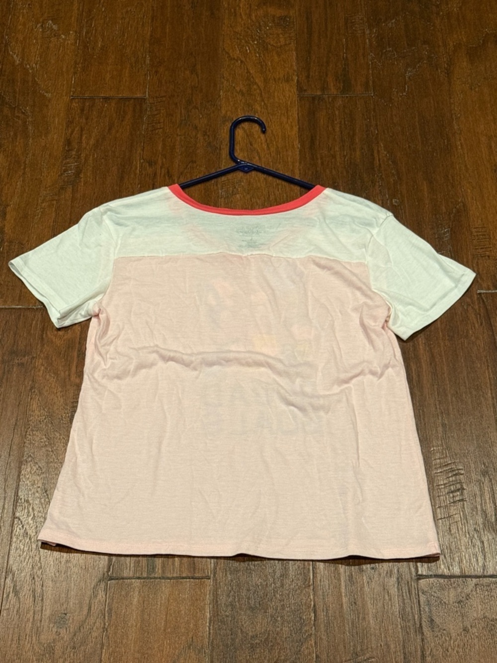 Size Large Peanuts Squad Goals Pink & White V‑Neck Tee - Picture 6 of 6
